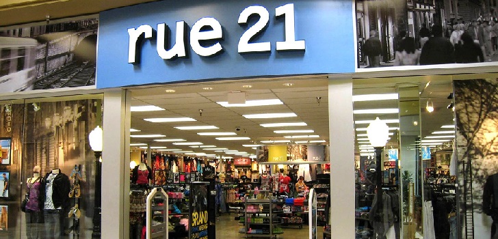 Entrada a un establecimiento del retailer de moda joven Rue21 en Estados Unidos Rue21 abandona los juzgados y recibe el visto bueno a su plan de reestructuración
